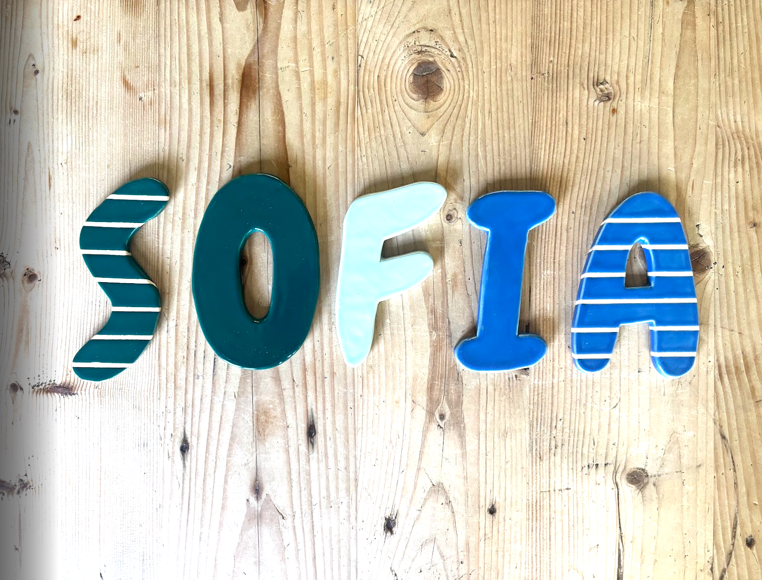 Keramische letter F
