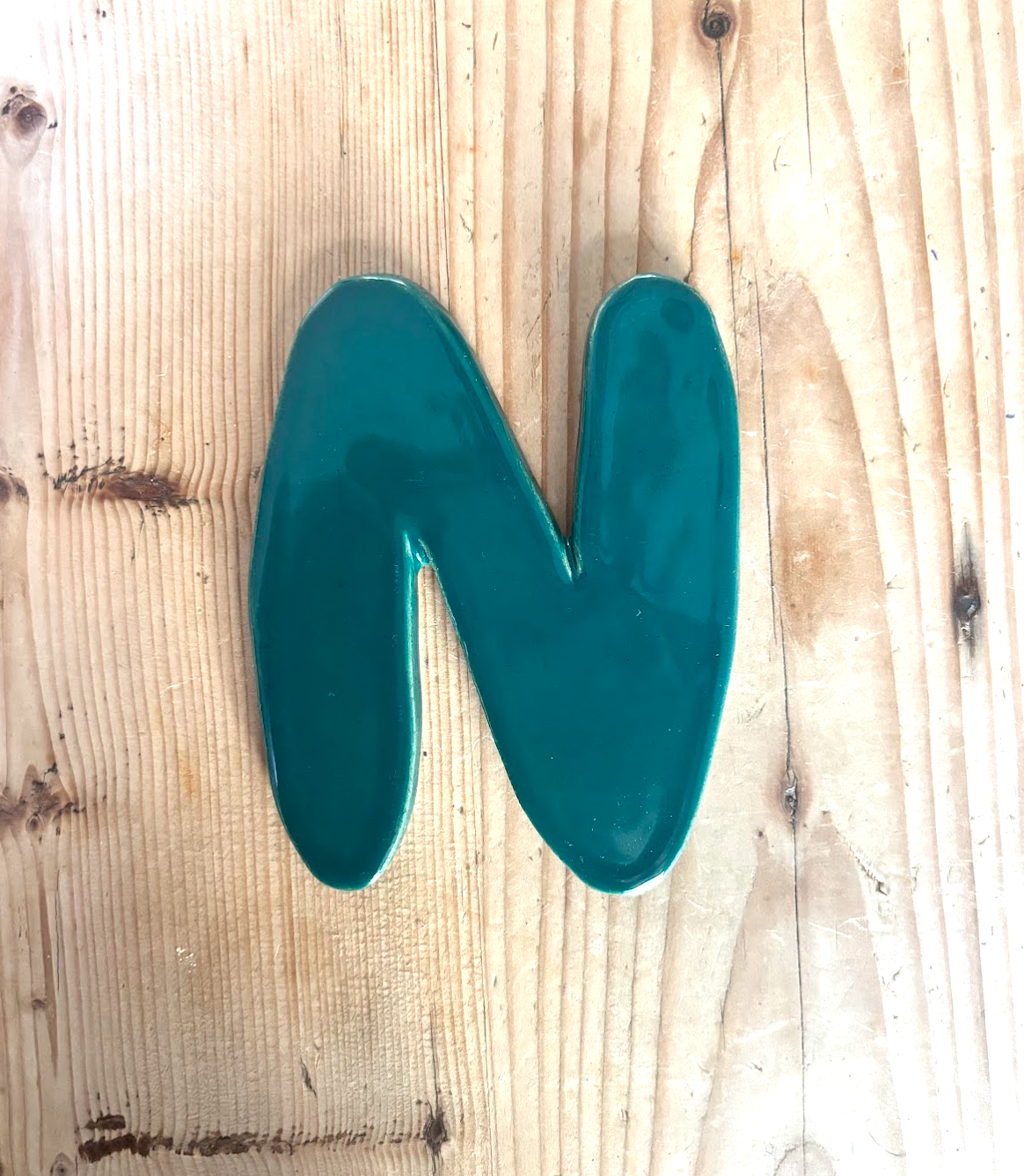 Keramische letter N