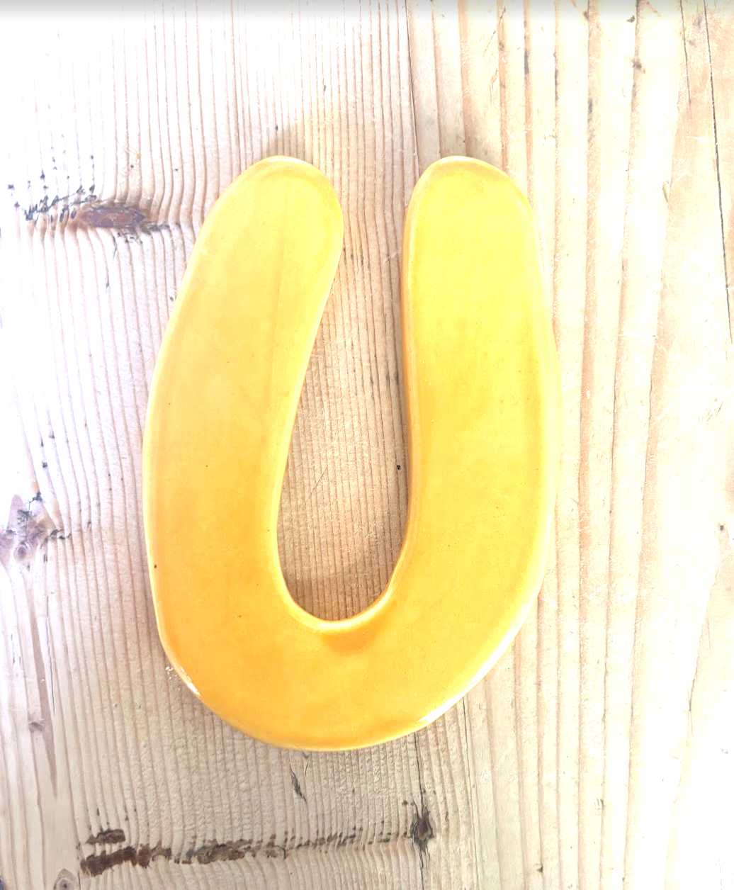 Keramische letter U