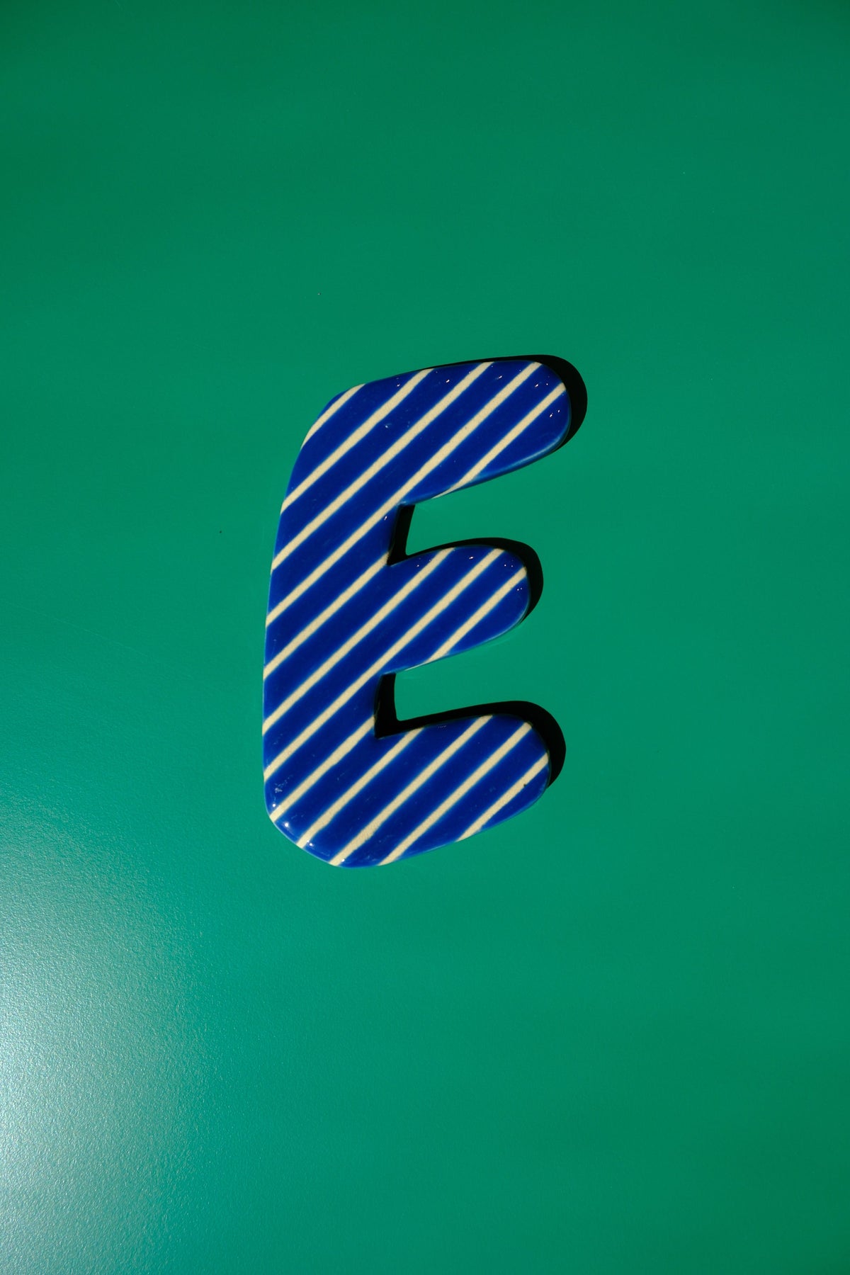 Keramische letter E