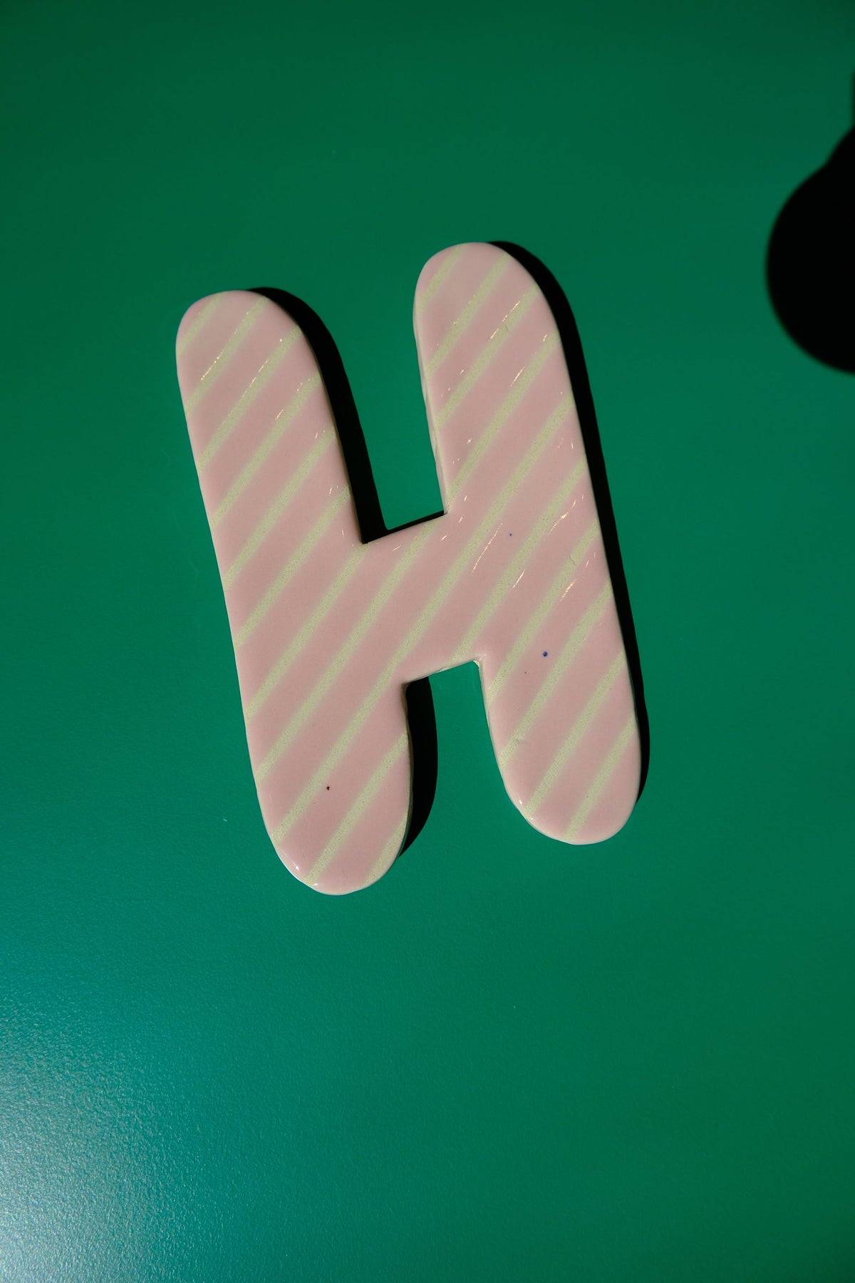 Keramische letter H
