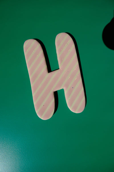 Keramische letter H