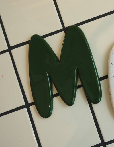 Keramische letter M