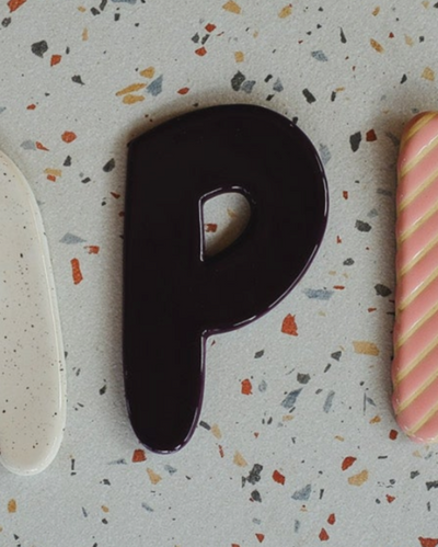Keramische letter P