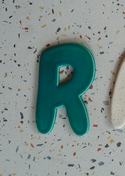 Keramische letter R