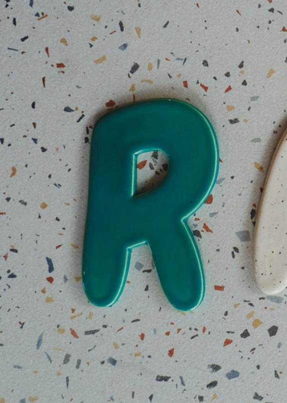 Keramische letter R