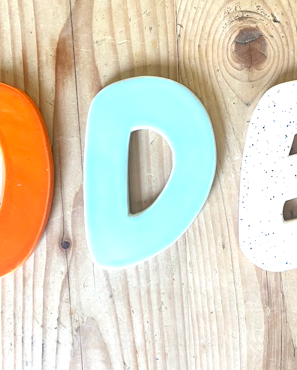 Keramische letter D